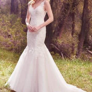NWT Maggie Sottero Chardonnay wedding dress!